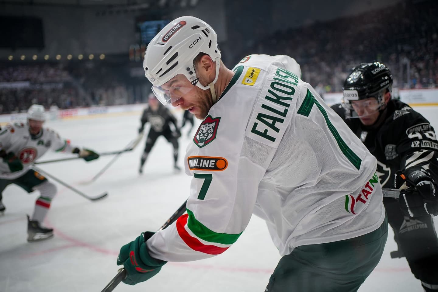 Степан Фальковский на «Минск-Арене» огорчил «Динамо». Белорус заработал ассист и помог «Ак Барсу» повести в серии 1/4 финала плей-офф КХЛ