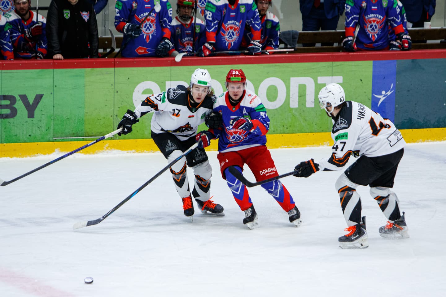 «Славутич» ударно провел третий период и сравнял счет в полуфинальной серии с «Шахтером» в Кубке Президента