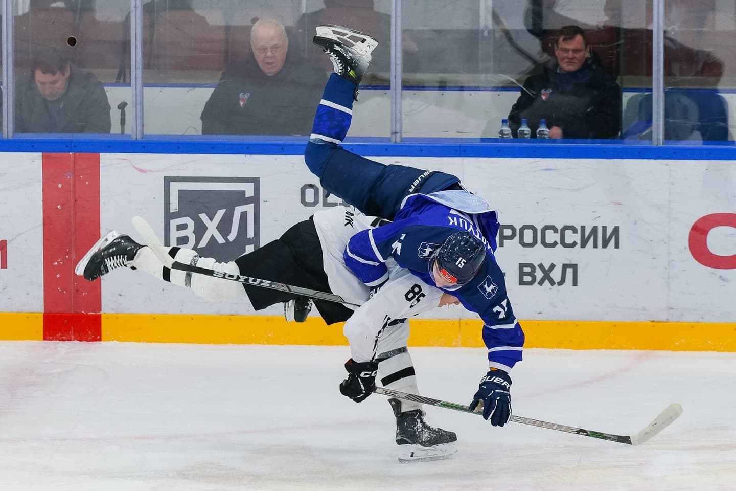 Хит Владимира Сивирчукова вошел в десятку лучших силовых приемов марта в МХЛ