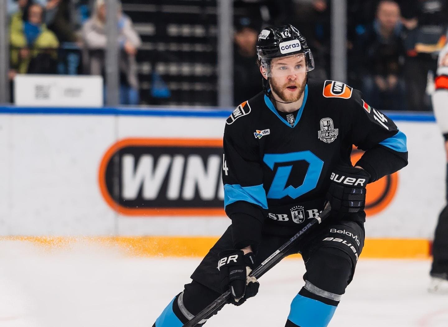 Сергей Кузнецов: Андрей Стась – настоящий лидер команды, он всегда всех поддерживает, находит нужные слова для каждого хоккеиста. Обидно, что мы не смогли добыть победу