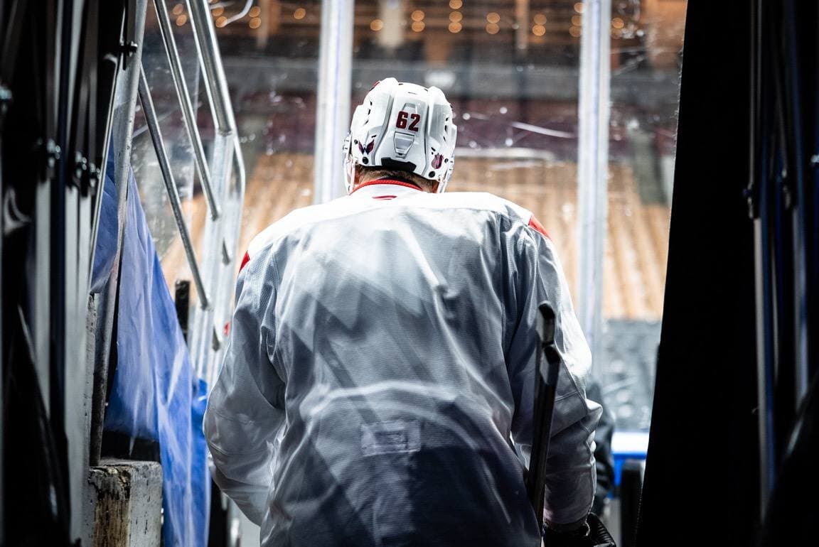Илья Протас дебютирует в НХЛ в третьем звене «Вашингтона»