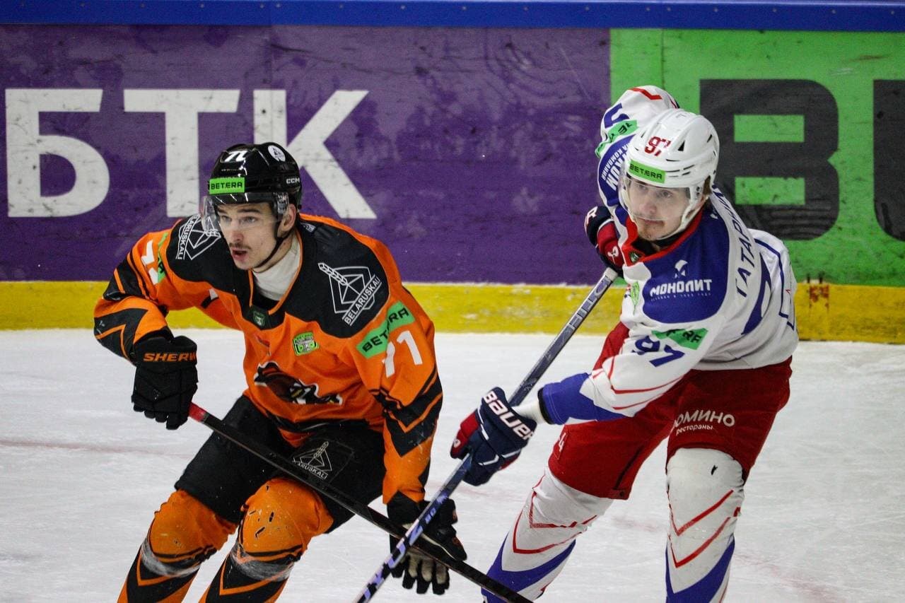 «Шахтер» в третьем периоде отыгрался с 0:2, забросил в овертайме «Славутичу» и сократил отставание в полуфинале Кубка Президента