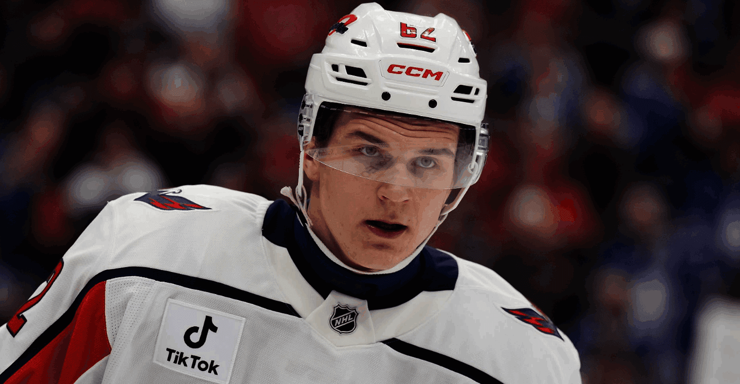 Илья Протас дебютировал в НХЛ за «Вашингтон»