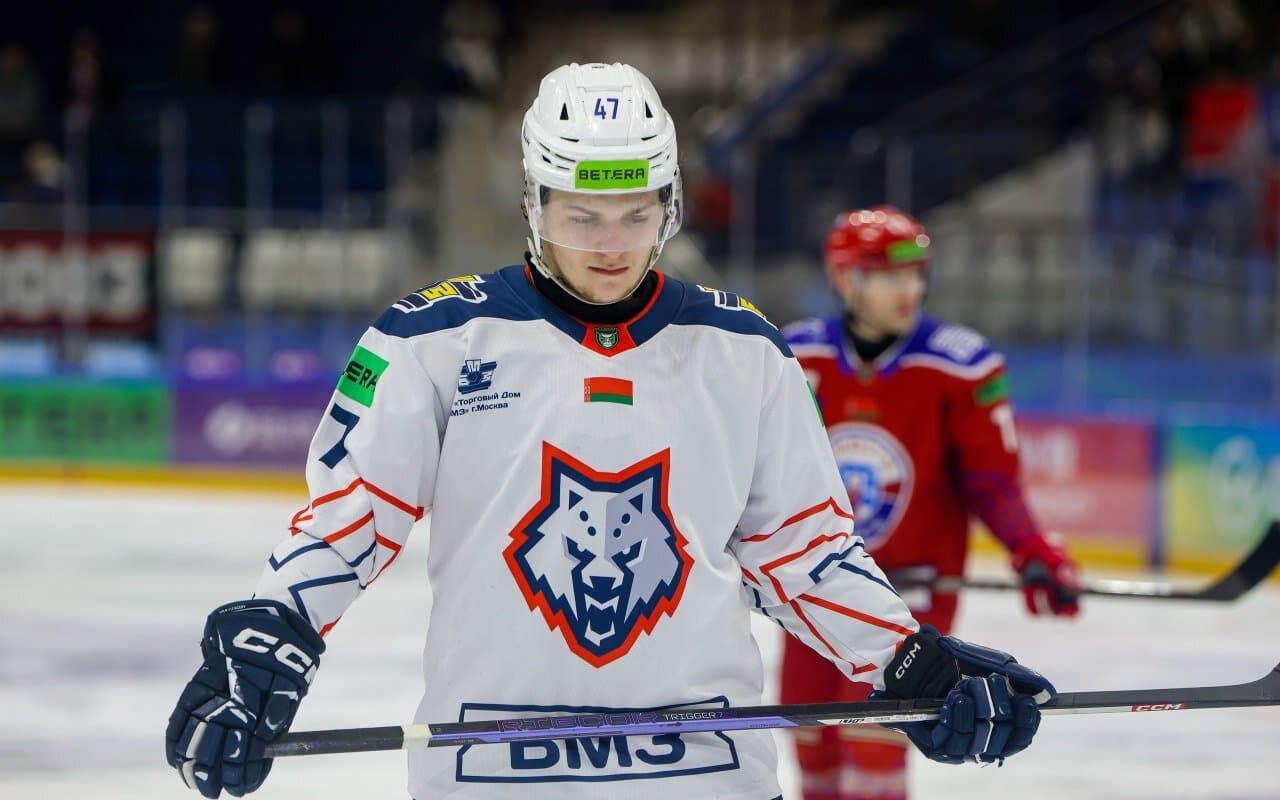 Илья Спат получил травму в первом периоде матча «Юности» и «Металлурга»