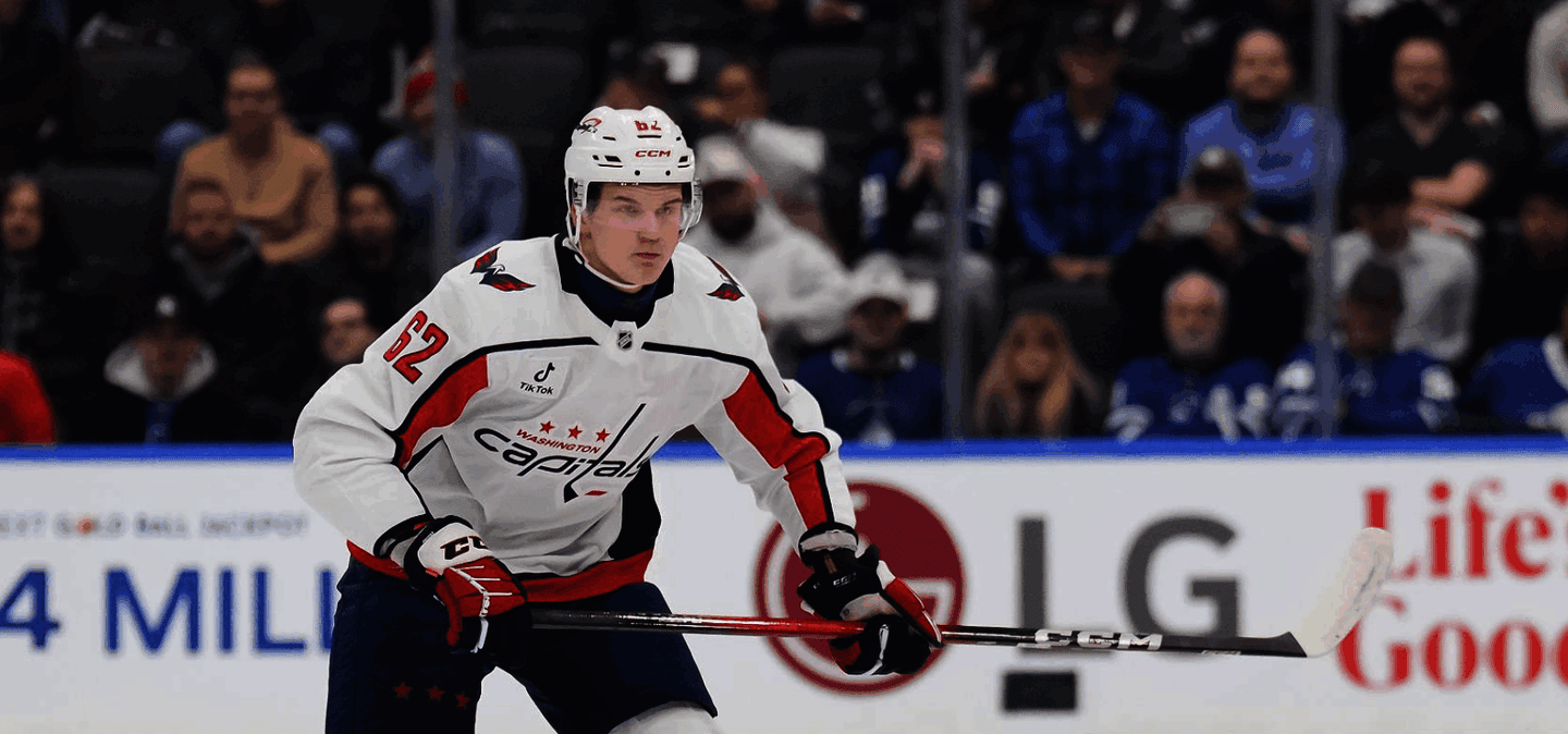 Илья Протас дебютировал в НХЛ в возрасте 19 лет и 8 месяцев – более ранний дебют среди белорусов был только у одного игрока