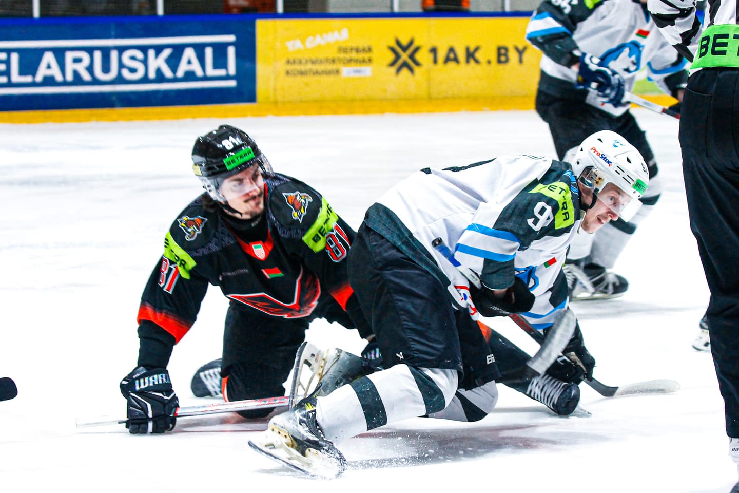 «Ястребы» победили в пятом полуфинальном матче и сократили счет в серии с «Соболем»