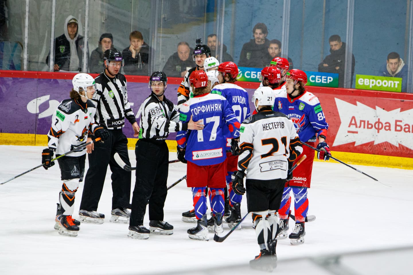 Гол Проскурина в концовке третьего периода и шатаут Синягина принесли «Славутичу» победу над «Шахтером» и пропуск в финал Кубка Президента