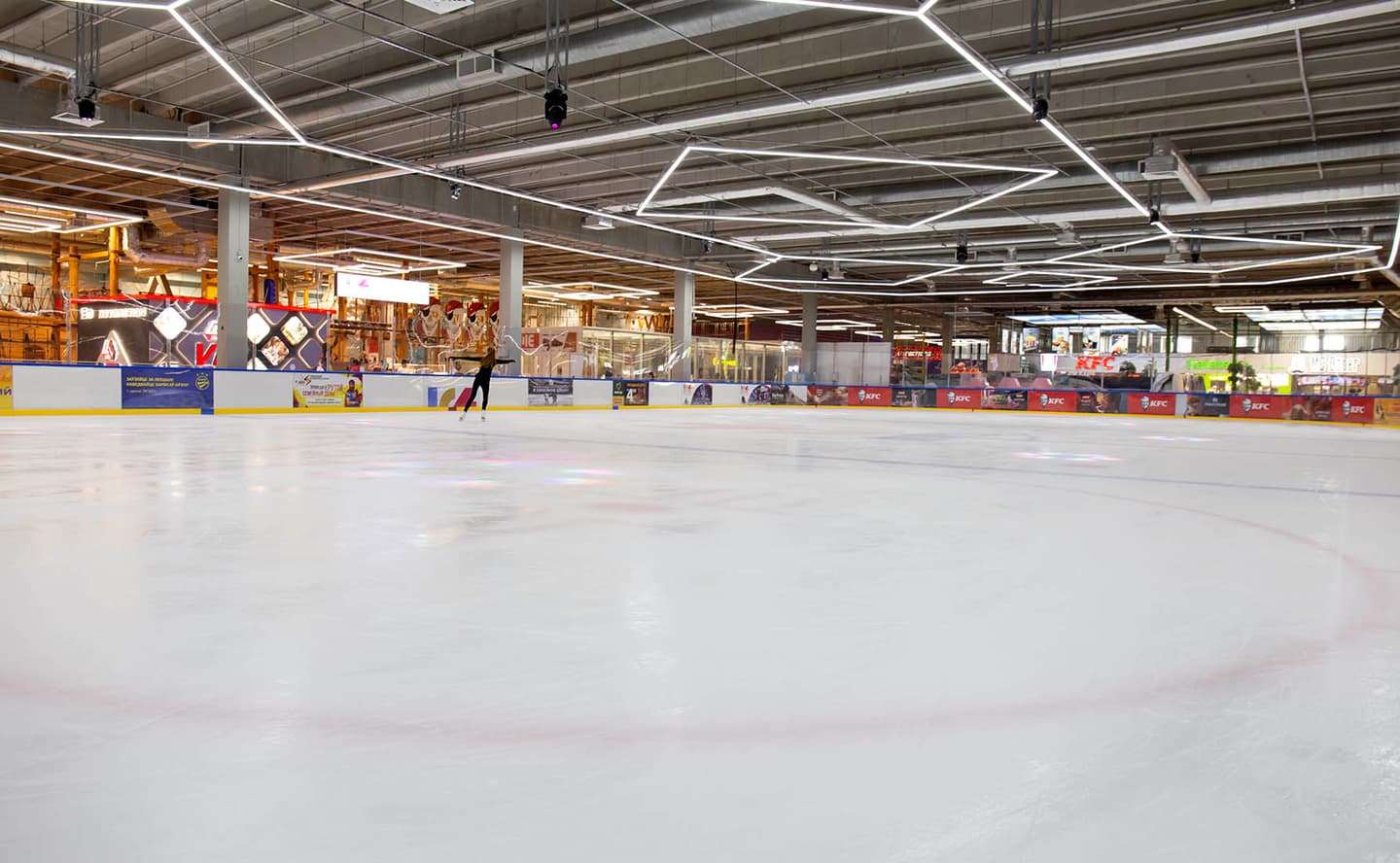 Ледовая арена в ТРЦ DiaMond city