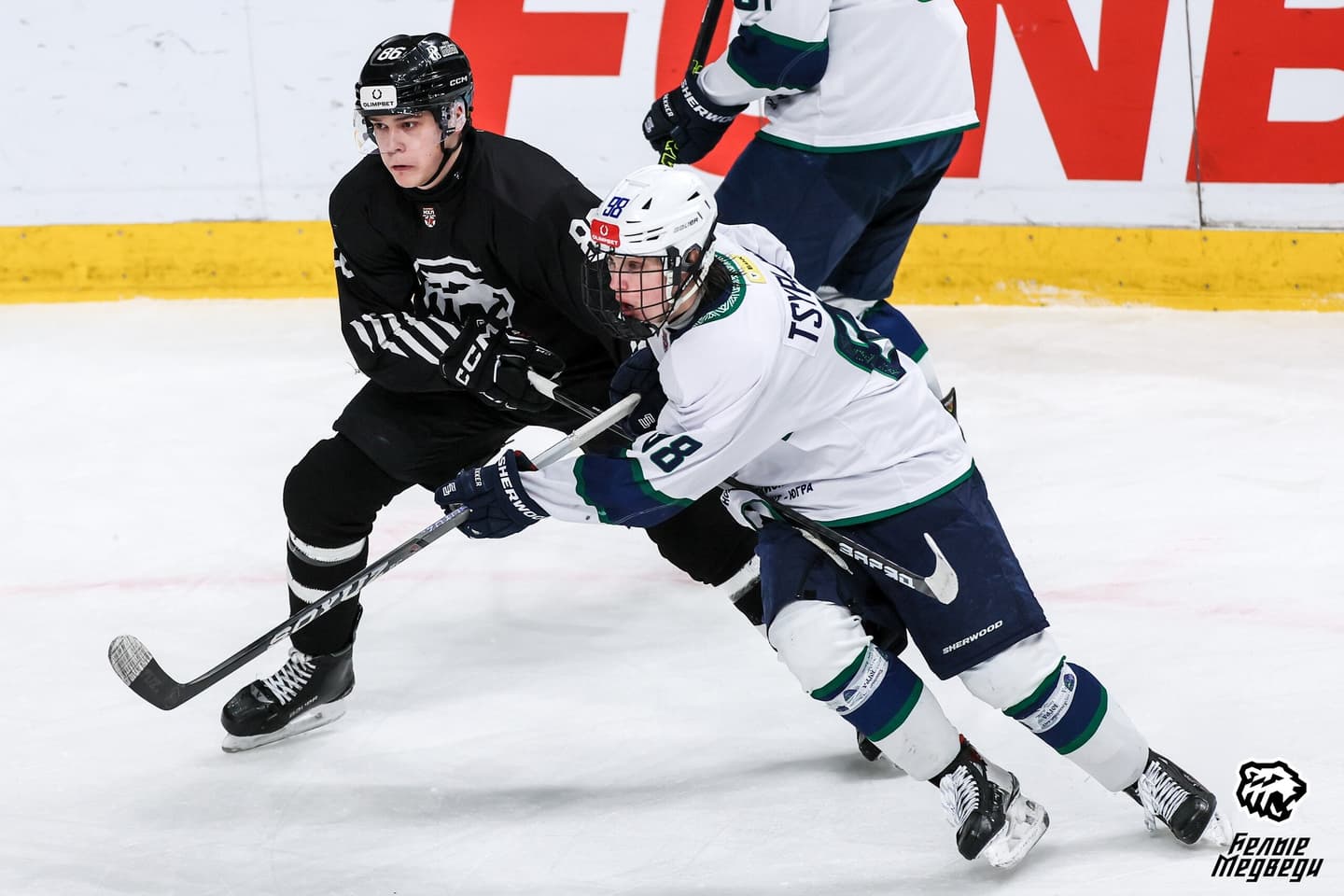 Защитник «Белых Медведей» Владимир Сивирчуков дисквалифицирован на один матч за атаку в голову