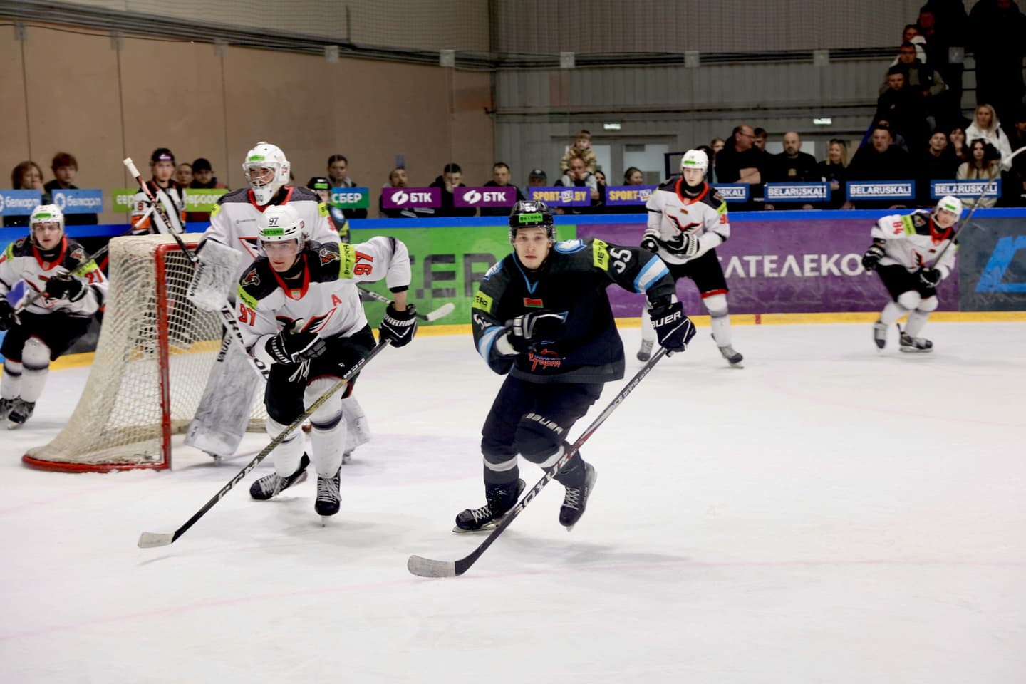 «Соболь» одолел «Ястребов» в четвертом матче полуфинальной серии плей-офф Betera-Высшей лиги