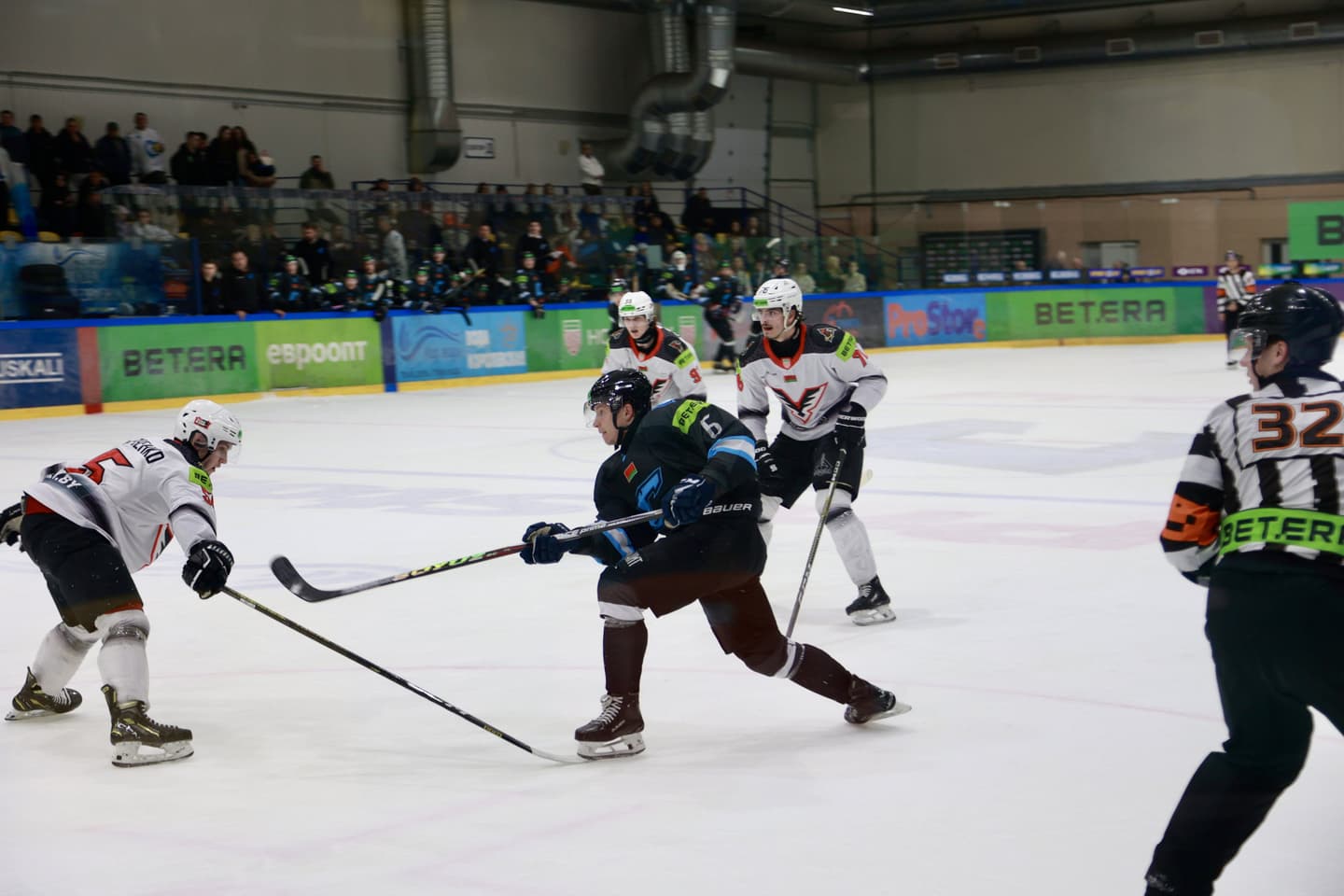 «Соболь» принимает «Ястребов» в четвертом матче полуфинальной серии плей-офф Betera-Высшей лиги